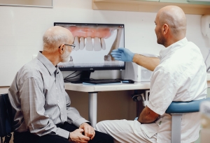 Prótesis fija sobre implantes dentales en Valdemoro